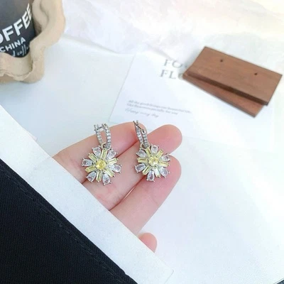 Nuevo En Caja Regalo Pendientes Idylia Forma Lágrima Flor, Amarillo, Chapado en Rodio Foto 1 de 4