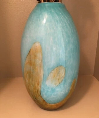 Hermoso jarrón decorativo de piso de vidrio azul claro y tostado, 20” de alto, 16 lb. Foto 1 de 4
