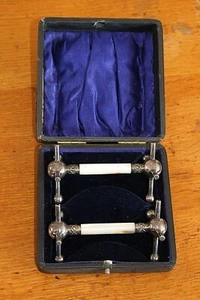 Antique Vintage Mother Pearl Silver Plate Master Carver Knife Rests & Fitted Box - Picture 1 of 12