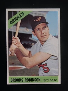 Tarjeta de béisbol 1966 Topps #390 Brooks Robinson (ex-mt/nm) - Imagen 1 de 2