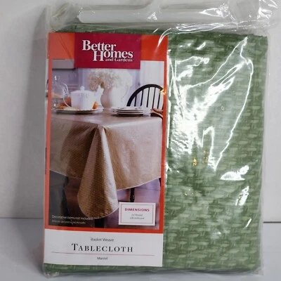 Mantel de vinilo redondo Better Homes And Garden con estampado de canasta verde de 70" Foto 1 de 4
