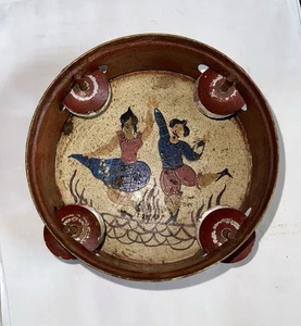 Antigua pandereta de arte popular pintada a mano con pareja bailando dentro de metal grueso - Imagen 1 de 9