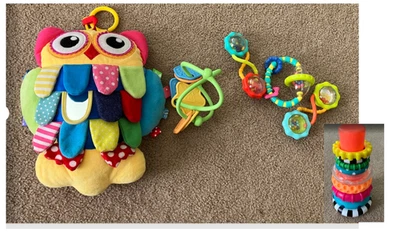 Sonajero Green Toys - 2, búho teytoy con solapas de plumas/animales debajo y apilador (6) Foto 1 de 4