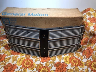 Pontiac Catalina 1975 nuevo stock antiguo parrilla central OEM caja original Foto 1 de 4