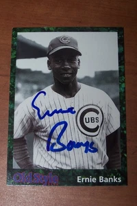 CHICAGO CUBS ERNIE BANKS AUTOGRAPHED CARD - " MR. CUB " - Picture 1 of 2