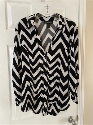 INC International Concepts Button Shirt Women Sz 1XL black white design Blouse - Image 1 of 3