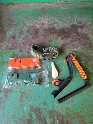 Afiladores de herramientas encendedor de fuego pulsera de supervivencia y gran cosa blanca para collar Foto 1 de 4