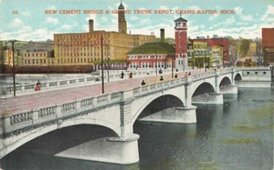 Postcard New Cement Bridge & Grand Trunk Depot Grand Rapids Michigan MI DB - Picture 1 of 2