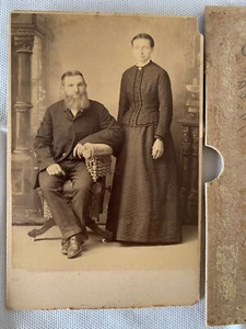 Antiguo retrato de pareja alemán del siglo XIX en blanco y negro - Imagen 1 de 5