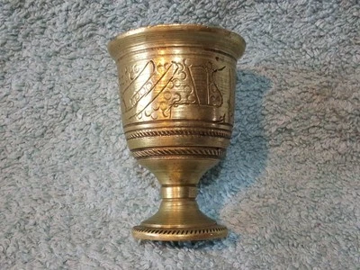 Alte geschnitzte Schale aus massivem Messing 0kg214 Höhe 7 cm, Ø oben 4,9 cm   - Bild 1 von 4