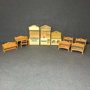 Lotto mobili casa delle bambole Calico Critters Sylvanian Families cucina e camera da letto - Foto 1 di 14