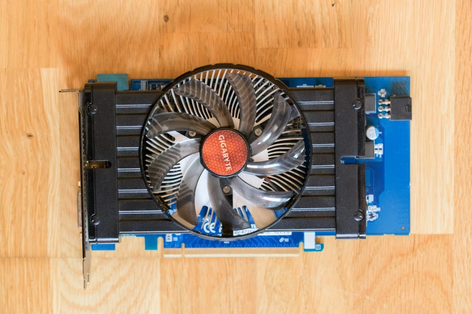 Gigabyte GV-R725XOC-1GB | PCIe VGA Card | Radeon R7 250X | 1GB RAM - Working - Bild 1 von 4