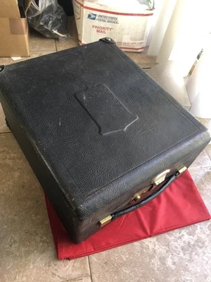 Funda rígida de cuero para cámaras Bolex H8 y H16 no reflex Foto 1 de 4