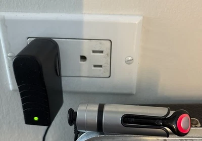 Plantronics Discovery 665 Gray/Silver Charger Only For In-Ear Headset - Image 1 of 4