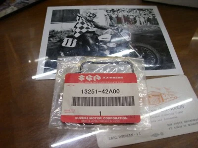 Suzuki NOS Float Chamber Gasket 13251-42A00 GSX-R1100 DR200SE LAST ONE!#  - Image 1 of 4