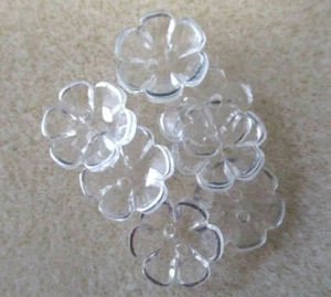 10 X 15MM CLEAR ACRYLIC SILVER EDGE FLOWER BLOSSOM SEW ON 2 HOLE BUTTONS - Picture 1 of 3