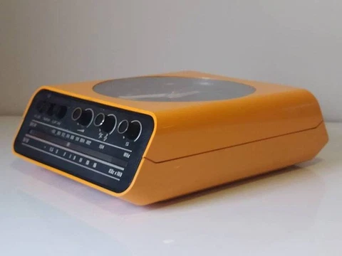 Vintage 1970s quartz table or wall radio clock - German space age design - mid c Cover