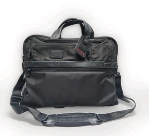 Tumi Alpha 2 Compact Large Screen Briefcase Trave Laptop Bag Nylon Black 26114D2 - Picture 1 of 19