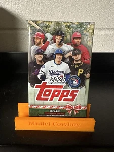 Topps Holiday Pack Sealed (2025) - Picture 1 of 2