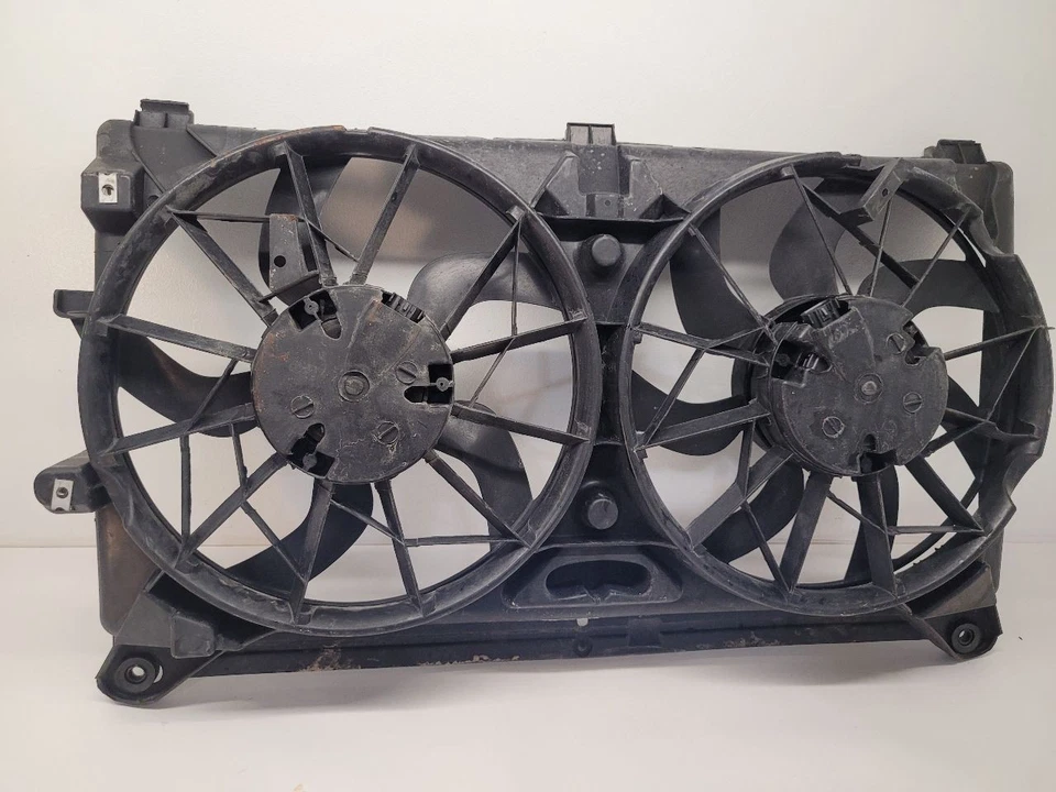 2007 - 2014 CADILLAC ESCALADE Radiator Fan Motor Assembly Dual Fan  - Image 1 of 4