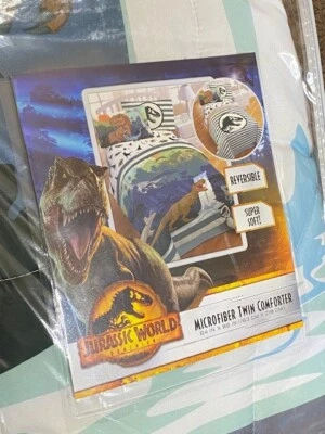 !WOW! NWT JURASSIC WORLD Dominion Twin Reversible Microfiber Comforter Blanket - Image 1 of 4