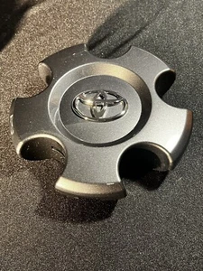 TOYOTA Genuine Parts - Cover Sub-Assy, Whee (4260B-0C050) - Foto 1 di 6