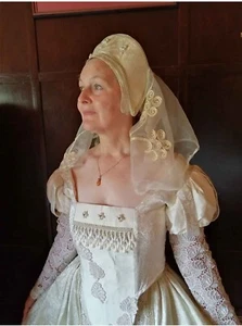 Stunning Tudor Queen inc Headdress , Bespoke Commission - Picture 1 of 7