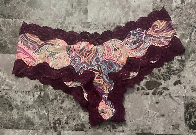 CALCINHA ATREVIDA RARA VICTORIA'S SECRET M PAISLEY CETIM LISO RENDA FLORAL NOVA COM ETIQUETAS - Imagem 1 de 3