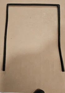 MERCEDES BENZ W126 560SEL 420SEL 300SDL LEFT REAR DOOR GLASS RUBBER SEAL - Picture 1 of 6