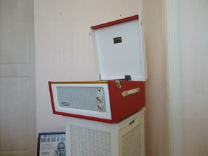VINTAGE DANSETTE ( BERMUDA ) 1960s RECORD PLAYER = SUPERB - Picture 1 of 12