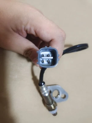 DENSO Downstream Oxygen Sensor for 1995 1996 1997 TOYOTA Land Cruiser L6-4.5L US - Image 1 of 4