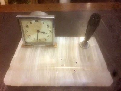 CALAMAIO VINTAGE IN ALABASTRO PER PENNA STILOFORO CON OROLOGIO FUNZIONANTE - Immagine 1 di 3