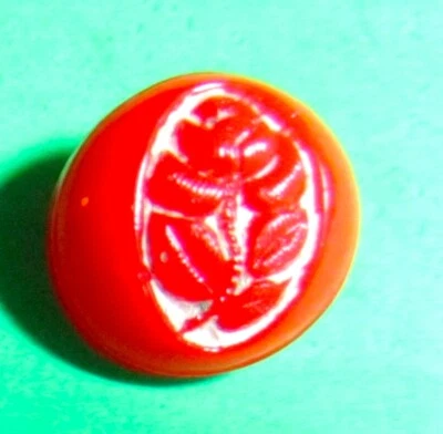 (1) VINTAGE 1/2" BOTANICAL ROSE FLOWER RED GLASS SHANK BUTTON-M517 - Image 1 of 2