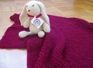 Handarbeit * Babydecke Kinderwagendecke gestrickt, bordeaux 70 x 74 cm - Bild 1 von 1