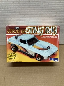 VINTAGE ORIGINAL MPC 1/25 SCALE 1980'S ISSUE 1967 CORVETTE KIT FACTORY SEALED - Picture 1 of 3