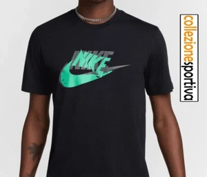 T-SHIRT NIKE SPORTSWEAR FUTURA BLACK - HJ0559-010 col. nero - Foto 1 di 3