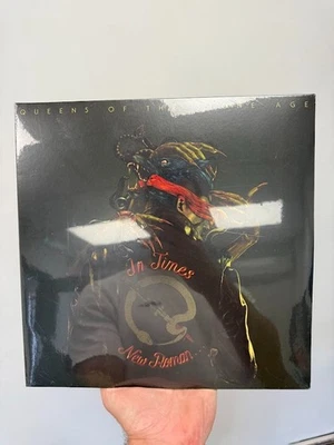 Queens Of The Stone Age : In Times New Roman (Vinyl 2LPs) New Bend to Cover - Image 1 of 4