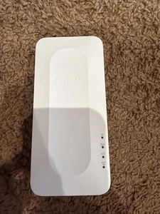 NETGEAR AX1600 4-Stream WiFi 6 Mesh Extender EAX12-100NAS Bianco - Foto 1 di 2
