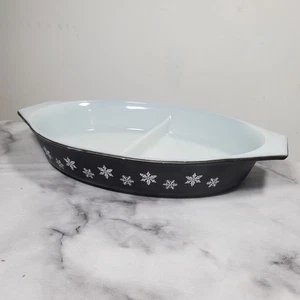 Vintage PYREX Black Gaiety Snowflake 32 cm x 22 cm Divided Casserole Christmas - Picture 1 of 15