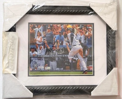 FOTO 8x10 DJ3K FIRMADA POR DEREK JETER 3000th HIT YANKEE STADIUM NY HOMERUN ENMARCADA Foto 1 de 4