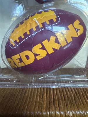 WASHINGTON REDSKINS 4.0" FÚTBOL AMERICANO SUAVE NUEVO Y CON LICENCIA OFICIAL 2017 Foto 1 de 4