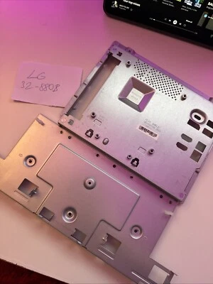 LG 32UN880B MONITOR Metal plate, braket, cover - Image 1 of 2