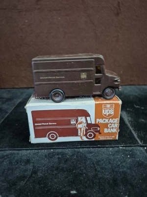 Camión de reparto UPS P-600 marrón en caja 1977 puerta enrollable réplica de 5,5" Foto 1 de 4