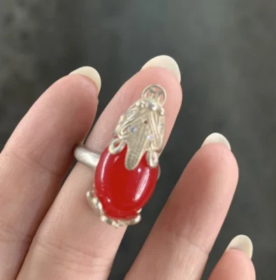 Colección temprana de joyas de plata antiguas con incrustaciones de anillos de riqueza de jade rojo Foto 1 de 4