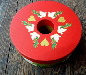 GROSSE RUNDE DEKORATIVE STABILE BOX, DONUTFORM, MIT HERZEN UND TAUBEN, ÜPPIG - Bild 1 von 9