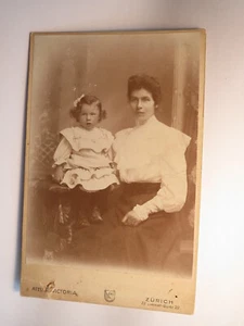 Donna e bambina / KAB Atelier Victoria Zurigo - Foto 1 di 1
