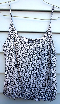 Camiseta corta Mossimo elástica blanca y negra con tiras parte inferior elástica para mujer talla XL Foto 1 de 3