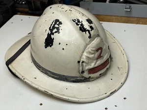 Sombrero de bombero vintage años 40 50 casco insignia de cuero - Imagen 1 de 16
