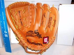 GUANTE DE BÉISBOL DE LANZAMIENTO DIESTRO WILSON YOUTH 10" COLECCIÓN MINNIE MINOSO - Imagen 1 de 5