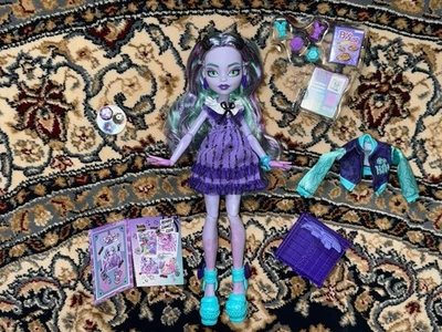 Muñeca Monster High G3 Fearbook Twyla *SIN LEER* Foto 1 de 4